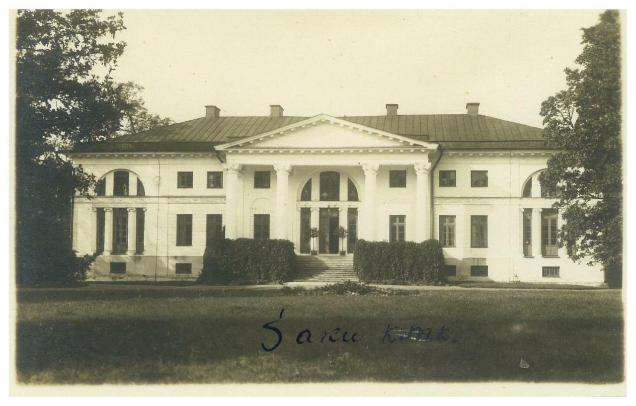 Saku Mois & Saku Manor Hotel Buitenkant foto